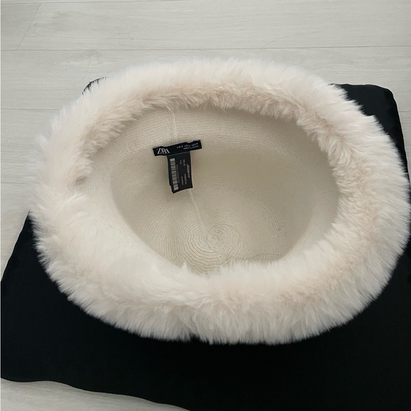 Zara Soft White Fluffy Hat - Picture 3 of 4